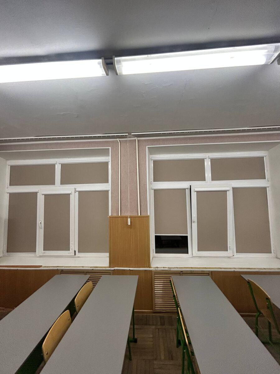 Кассетные рулонные шторы в учебном классе, Краснодар